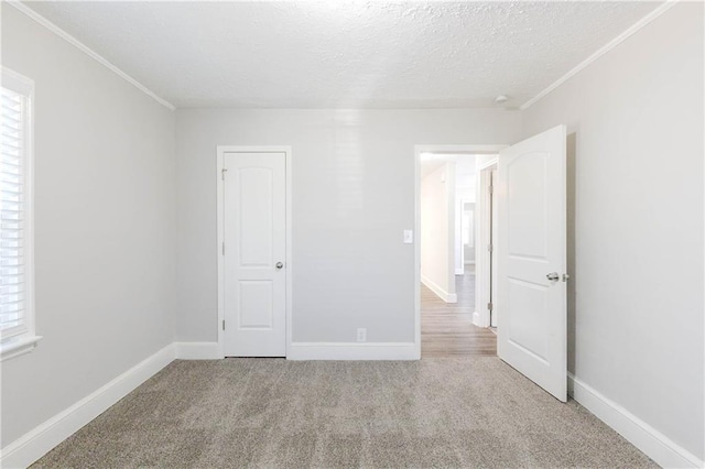 carpeted spare room featuring plenty of natural light and a textured ceiling