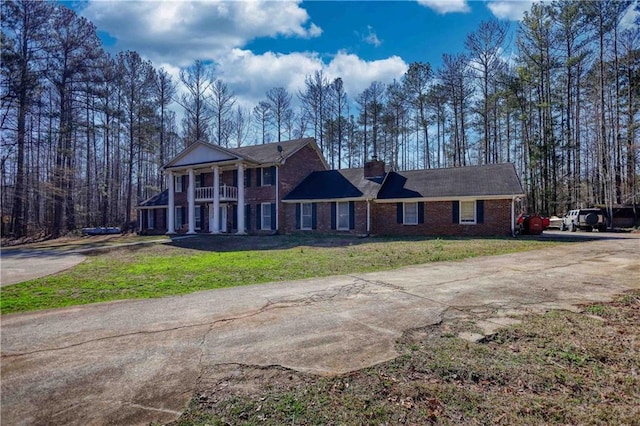 744 Hampton Locust Grove Rd, Hampton, GA 30228 - view of front of house featuring a balcony and a front lawn