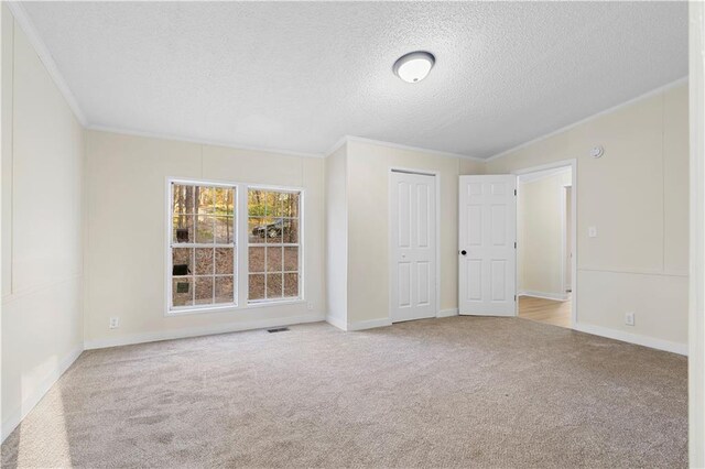 32 Brent Cir SW, Cartersville, GA 30120 - carpeted empty room featuring visible vents, a textured ceiling, crown molding, and baseboards