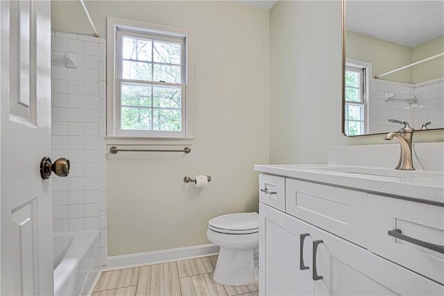 3320 Woodleaf Way, Marietta, GA 30062 - full bath featuring baseboards, toilet, vanity, and bathtub / shower combination