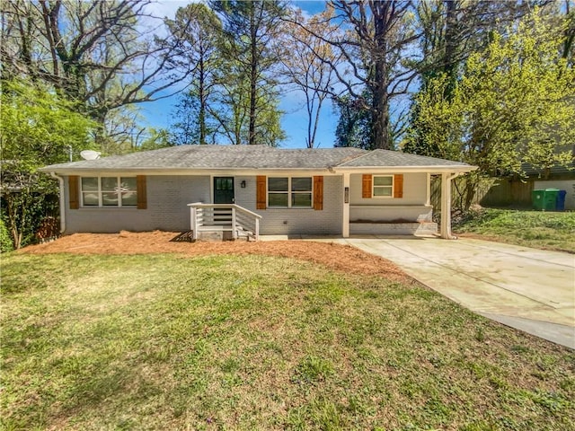 single story home featuring a front lawn