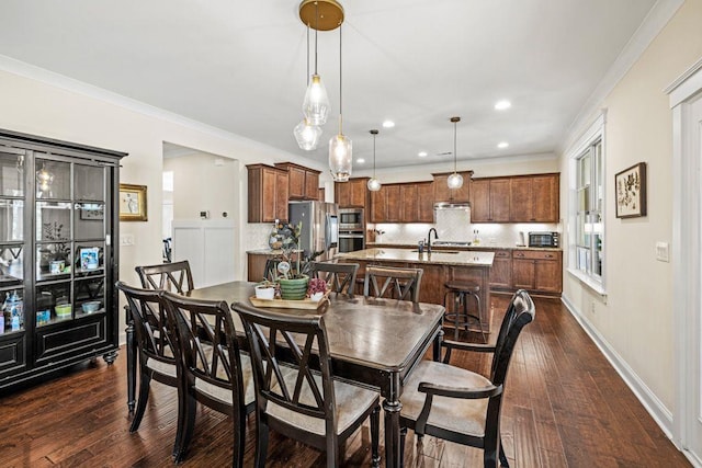 dining area with recessed lighting, dark wood-style floors, baseboards, and ornamental molding