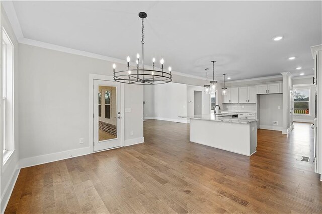 171 Blue Rider Trl, Hoschton, GA 30548 - kitchen with crown molding, white cabinetry, baseboards, and recessed lighting