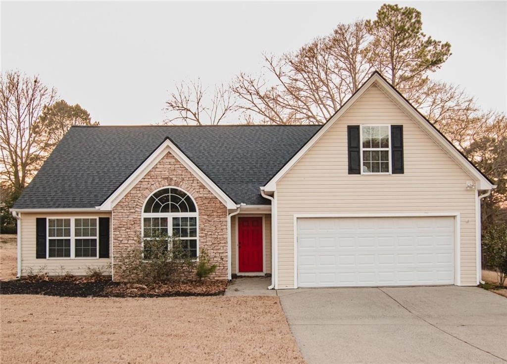 view of front of property featuring a garage