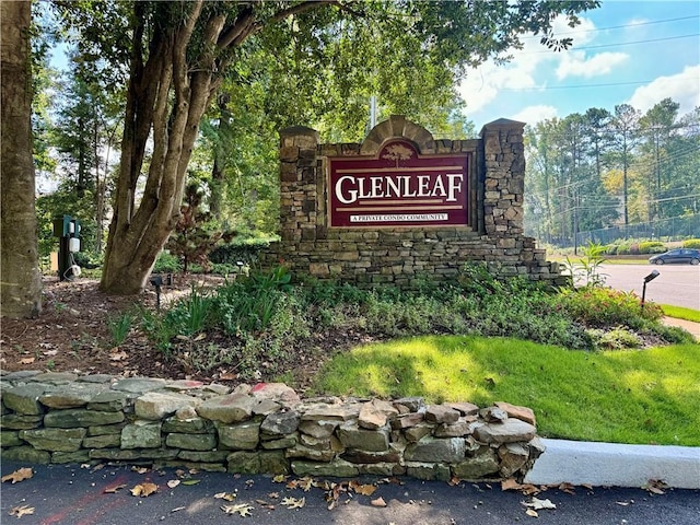 view of community / neighborhood sign