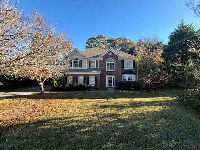 view of front property featuring a front yard