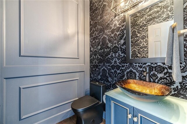 2164 Mill Garden Run, Buford, GA 30519 - bathroom with toilet, vanity, and wallpapered walls