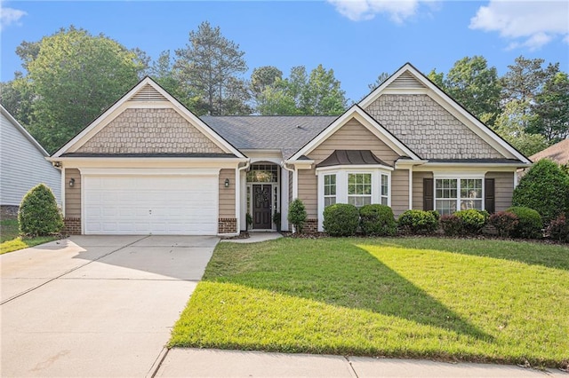 view of front facade featuring a garage, driveway, and a front yard