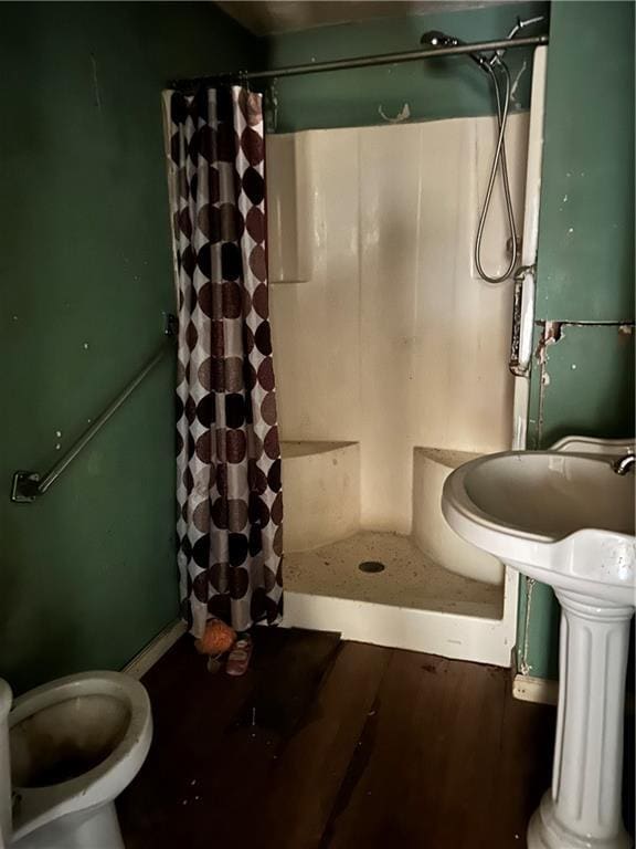 405 Magnolia St, La Fayette, GA 30728 - full bath featuring a shower stall, toilet, and wood finished floors