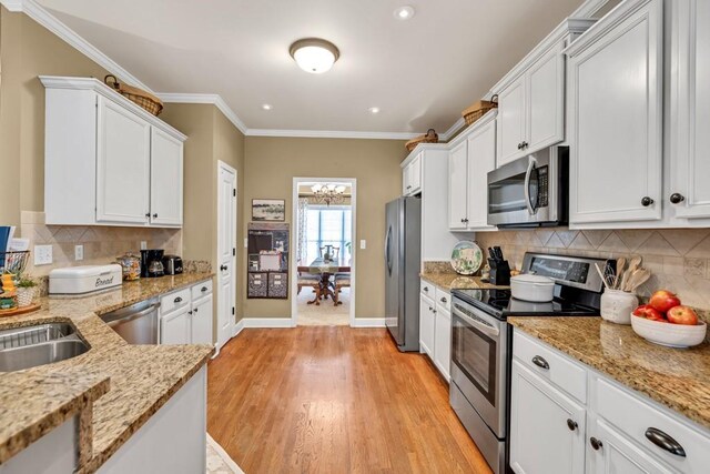 3125 Flatbottom Dr, Dacula, GA 30019 - kitchen with tasteful backsplash, baseboards, light wood-style floors, stainless steel appliances, and white cabinetry