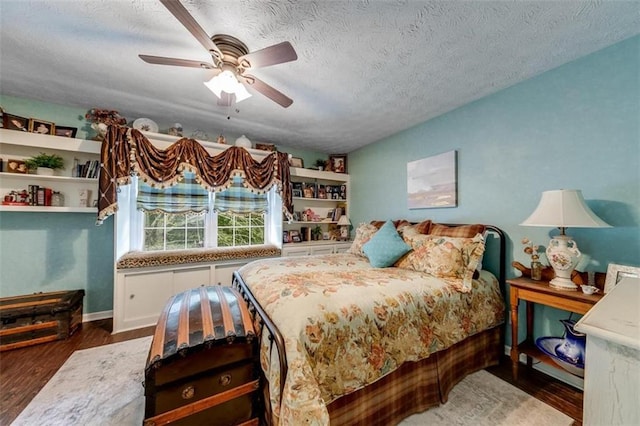 bedroom featuring ceiling fan, a textured ceiling, and dark hardwood / wood-style floors