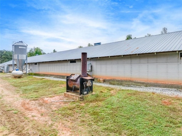 exterior space featuring a lawn