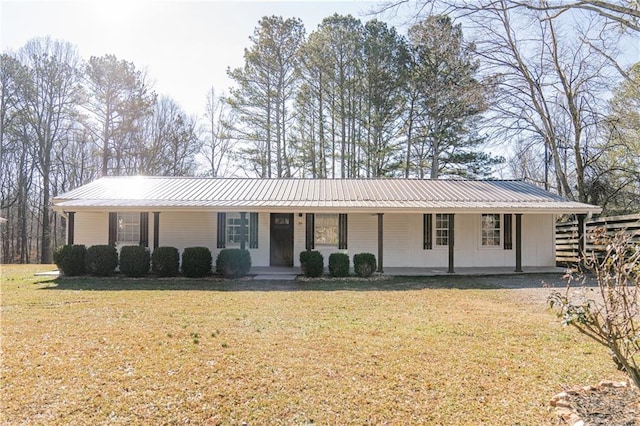 ranch-style house featuring a front lawn