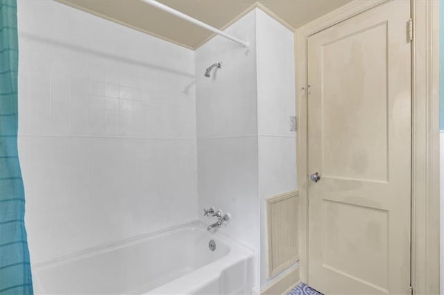 bathroom with shower / bath combo with shower curtain