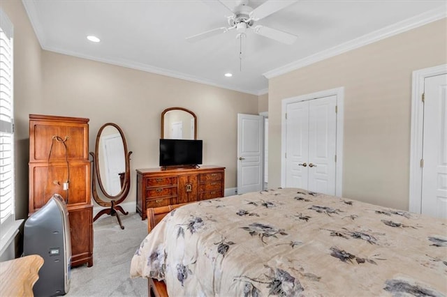 bedroom with recessed lighting, a closet, crown molding, light colored carpet, and ceiling fan