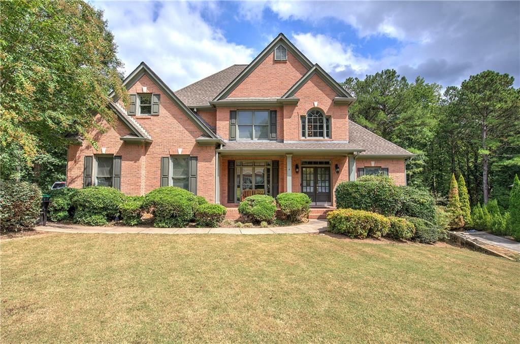 craftsman inspired home featuring a front yard and covered porch