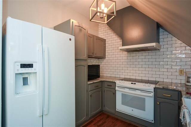 full bathroom featuring vanity, enclosed tub / shower combo, and toilet