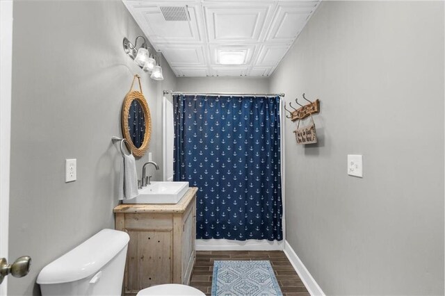 9430 Chestatee Ct, Gainesville, GA 30506 - bathroom with vanity, a shower with shower curtain, wood finished floors, and an ornate ceiling