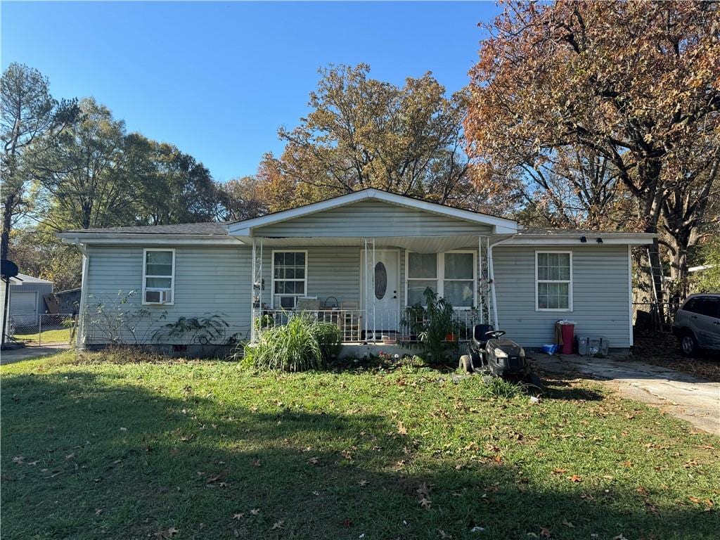 view of front of property with a porch and a front lawn