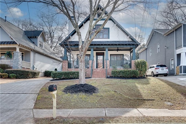 view of front of property with a porch and a front lawn