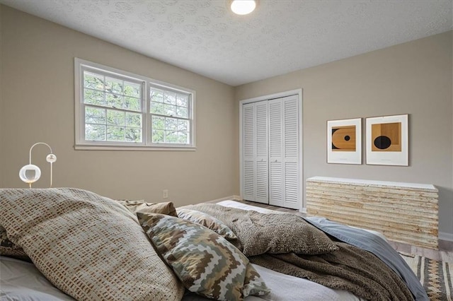 bedroom featuring a closet and a textured ceiling