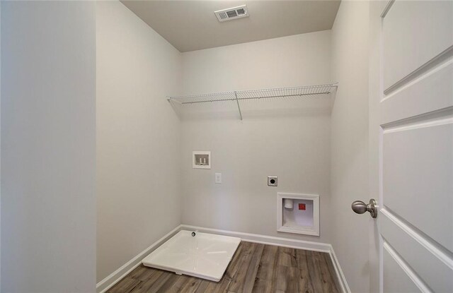 kitchen featuring stainless steel appliances, ceiling fan, sink, pendant lighting, and an island with sink