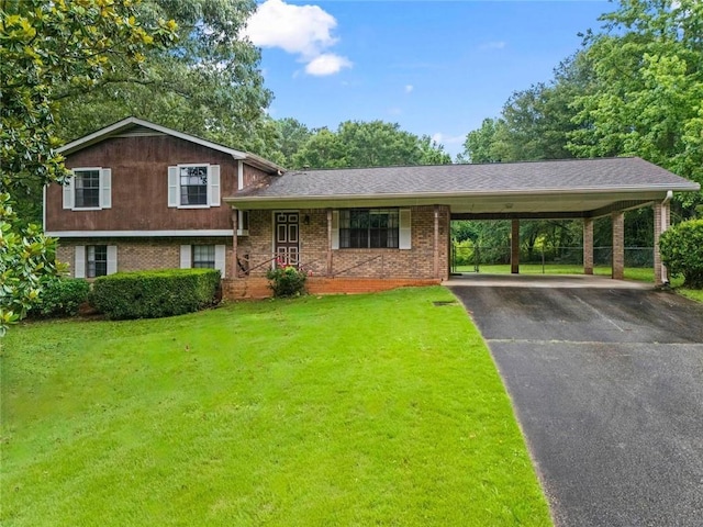 140 Carriage Cir, Stockbridge, GA 30281 - split level home featuring driveway, a front lawn, an attached carport, and brick siding