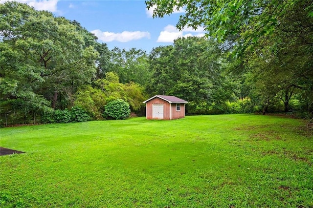 140 Carriage Cir, Stockbridge, GA 30281 - view of grassy yard featuring a shed and a wooded view