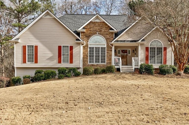 view of front of house featuring a front lawn