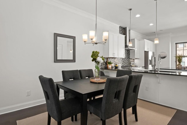 dining area featuring ornamental molding, recessed lighting, dark wood-type flooring, and baseboards