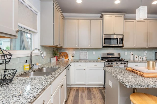 48 Violet Ln, Dallas, GA 30132 - kitchen featuring appliances with stainless steel finishes, a sink, wood finished floors, a breakfast bar, and hanging light fixtures