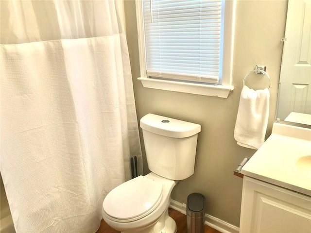 554 Holderness St SW, Atlanta, GA 30310 - full bath with toilet, vanity, a shower with shower curtain, and baseboards