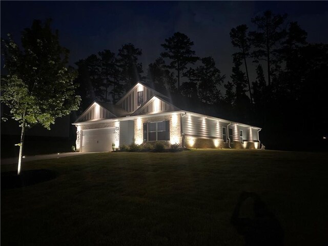 view of front facade featuring a garage and a lawn