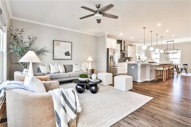 living room featuring dark wood finished floors, recessed lighting, crown molding, and ceiling fan