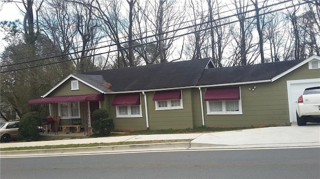 single story home featuring a garage