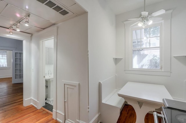 dining area with light wood-style floors, track lighting, ceiling fan, and baseboards
