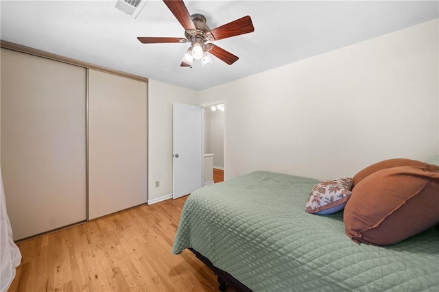 1438 Heritage Glen Dr, Marietta, GA 30068 - bedroom with light wood-style flooring, ceiling fan, and a closet