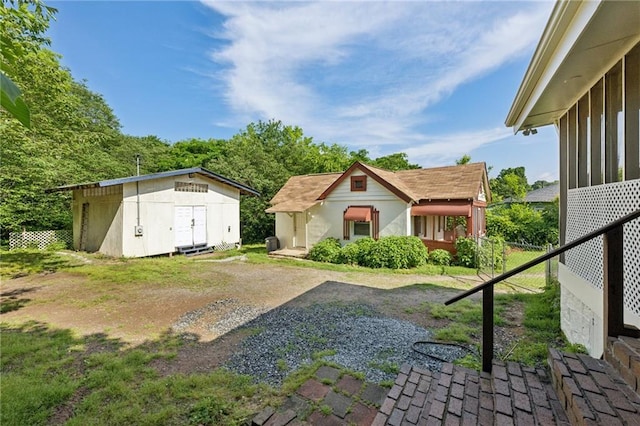 view of yard featuring a shed and an outdoor structure