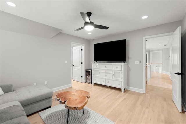 living area featuring ceiling fan, light wood-type flooring, recessed lighting, and baseboards