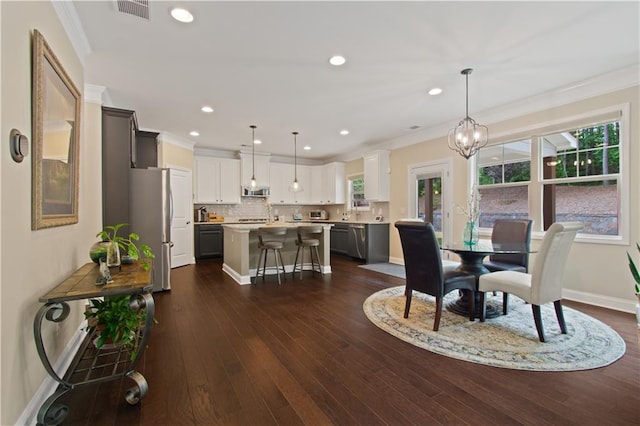 dining area featuring recessed lighting, baseboards, visible vents, and ornamental molding