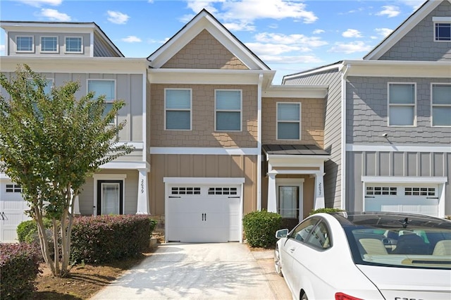 townhome / multi-family property featuring a garage