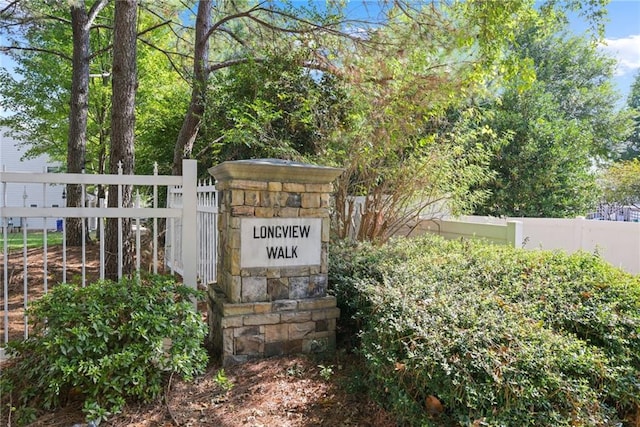 view of community / neighborhood sign