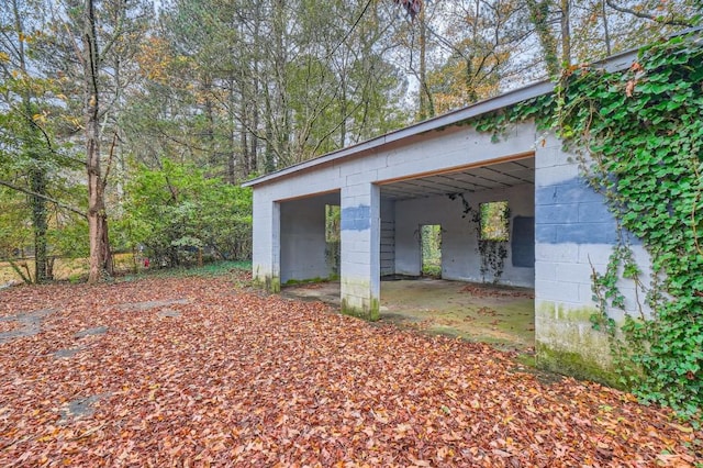 view of detached garage