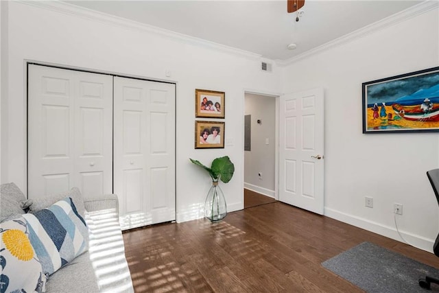 sitting room with ceiling fan, dark hardwood / wood-style floors, and crown molding