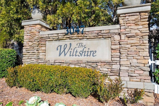 view of community / neighborhood sign