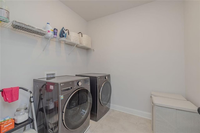 325 Caledonia Ct, Peachtree City, GA 30269 - laundry area featuring washing machine and dryer and baseboards