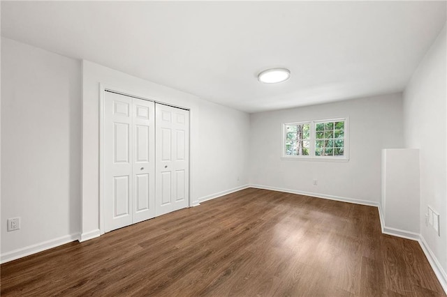 893 Vistavia Cir, Decatur, GA 30033 - unfurnished bedroom featuring dark wood finished floors, a closet, and baseboards