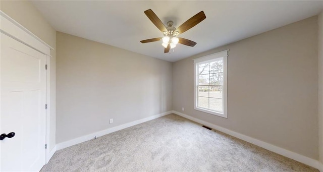 carpeted empty room featuring ceiling fan