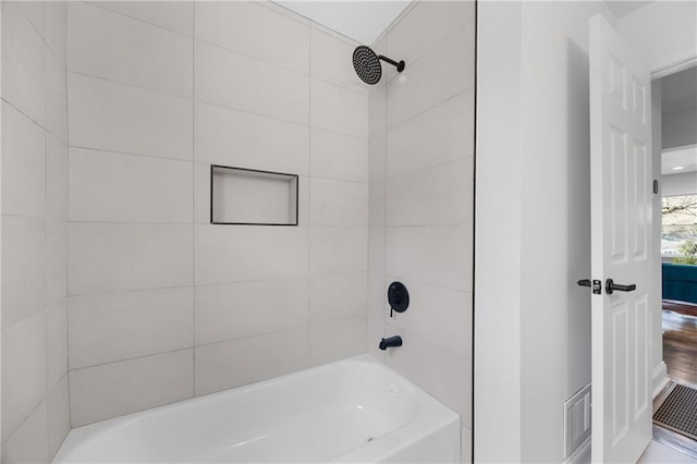 full bath with shower / bathtub combination
