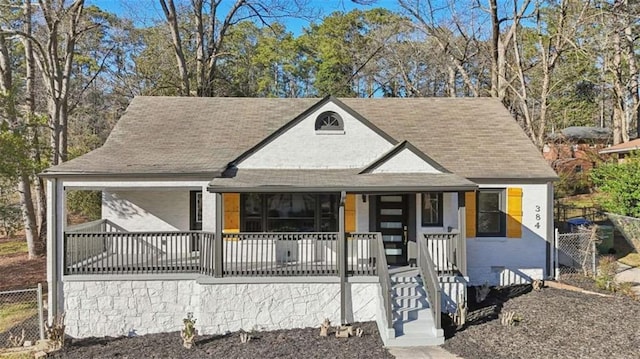 view of front of property featuring covered porch and fence